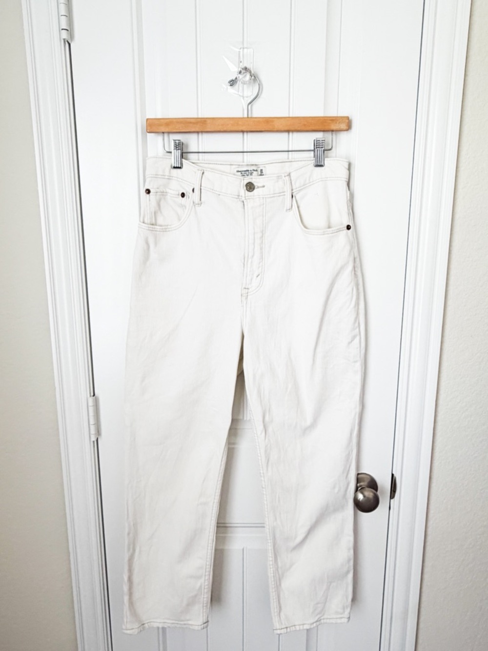 Abercrombie & Fitch The Ankle Straight Ultra High Rise White Denim Jeans Size 30